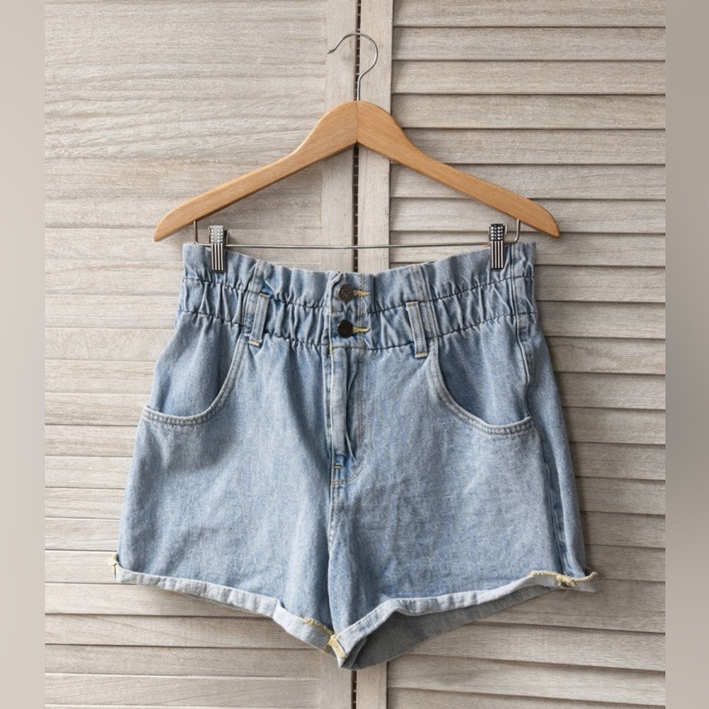 Fashion Nova Light Wash Denim Shorts • Elastic Waist • Rolled Hem Size 7 Juniors